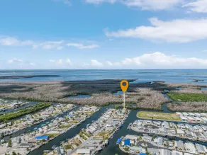 Welcome to Porchfish! 3/2 in St. James City! Boat lift & Beautiful Views! No Hurricane Damage - Image 3