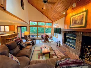 W15 Bretton Woods Townhome less than 1 mile from ski slopes, WiFi, fireplace, privacy! - Image 2