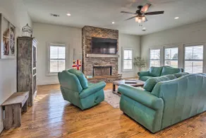 Hot Tub & Game Room! Family Schulenburg Retreat - Image 3