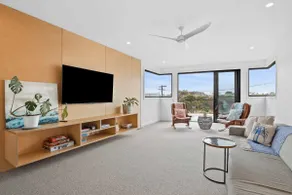 Ocean Golf Course and Parkland Views 250m to Sand - Image 4