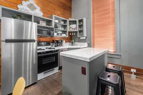Starlet: Historic Downtown Bryan/King Beds - Image 3