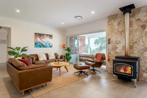 Summerville Treetops - A Stunning Valley Retreat - Image 2