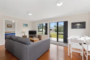 Pipi Cabin - Mangawhai Village Bach - Image 2
