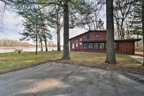 ‘Eagles Nest’ - Baraboo Cabin on Wisconsin River! - Image 3