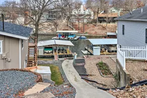 Deck, Lake Views! Group Getaway in Osage Beach - Image 3