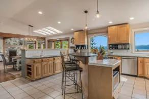 Family Home and Incredible Views | Blue Grouse - Image 2