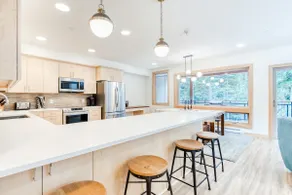 Bright & modern dog-friendly getaway w/ private ba - Image 3
