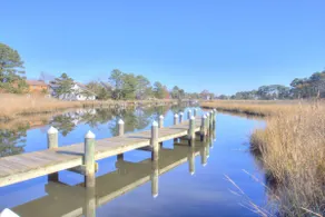 Spacious w/community pool, 9 min. drive to beach. - Image 4