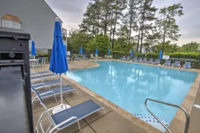 Spacious w/community pool, 9 min. drive to beach. - Image 2