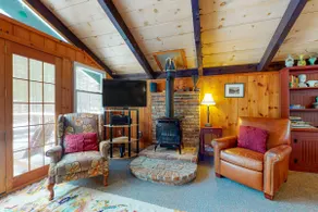 Charming 2BR | Fireplace | Deck | W/D - Image 4