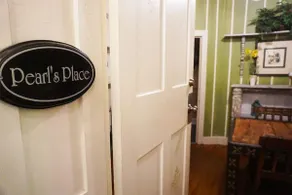Pearl`s Place in heart of Historic Roscoe Village - Image 4