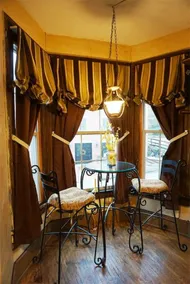 Pearl`s Place in heart of Historic Roscoe Village - Image 3