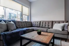 Chic 2-story Apartment in Superb DC Location - Image 5