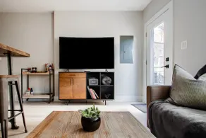 Chic 2-story Apartment in Superb DC Location - Image 3