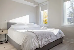 Chic 2-story Apartment in Superb DC Location - Image 2
