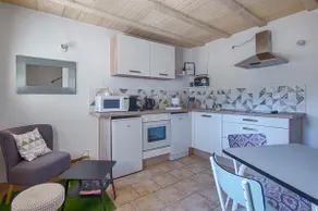 Gîte-Designer-Ensuite with Shower-Pool view - Image 3