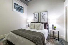Lexington's Artistic Bunker / 1BR Downtown Condo - Image 3