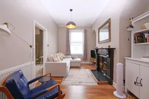 Fifth Quarter Apartment with Free Parking - Image 2