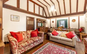 White Gables - Stunning Arts and Crafts House - Image 4