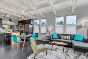 Modern Flat - Downtown - Image 5