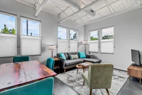 Modern Flat - Downtown - Image 4