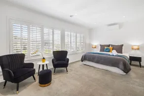 Bella Vista Retreat With Pool 950m to Beach - Image 2