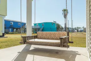 Blue Haven - Cozy, Cute, Just a Skip to the Shore! - Image 4