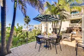 Tropical Oceanside Home w/ Deck, Walk to Beach - Image 3