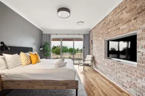 Amaroo Luxe Hinterland Farmhouse Studio - Image 2
