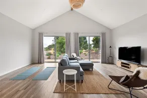 Amaroo Luxe Hinterland Farmhouse Studio - Image 4