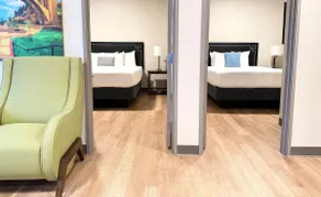 Remarkable 2 Bed Riverfront Park Travel Apartment - Image 2
