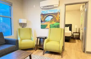 Remarkable 2 Bed Riverfront Park Travel Apartment - Image 4