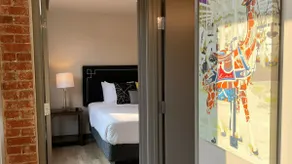 Marvelous 1 Bed Riverfront Park Travel Apartment - Image 3