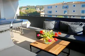 Bright Flat In The Heart Of Saint Tropez - Image 2