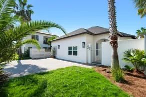 🌴 Flamingo Palms 5 chambres | Piscine privée • 4 lits king 👑 • À 2 pâtés de maisons du golfe 🏖️ - Image 2