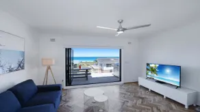 Elanora 3 - Beachfront Unit With Views! - Image 3