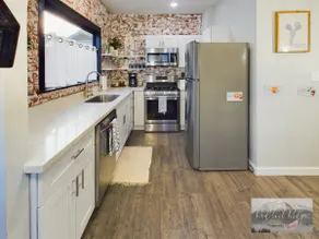 Downtown Classic Home in Historic Albany - Image 3