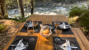 Wallace River Retreat: Riverfront acre w/ hot tub - Image 4