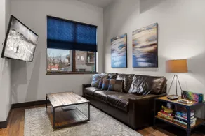 Immaculate condo steps to shops and restaurants! - Image 3