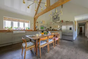 Gins Barn - Image 4