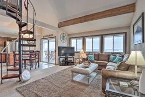 1 Mi to Dining! Lakeside Group Getaway in Ozarks - Image 5