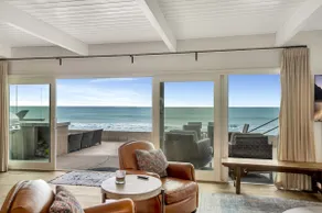 Oceanfront escape: 3BR, hot tub | STR14-0126 - Image 2