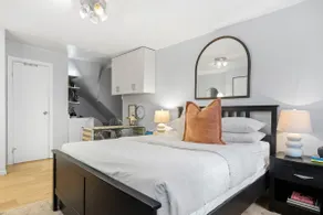 Studio Near Restaurants, Broadway, Shopping - Image 2