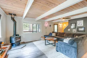 Family Cabin in Blue Lake Springs, Near Town! - Image 5