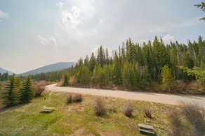 Dette Condo er en hurtig tur eller shuttle væk til Mountain House elevatorer. Perfekt til familier, denne to soveværelse Condo har et fælles poolområde, udendørs boblebad og sauna. Du vil elske at bo her. - Image 3