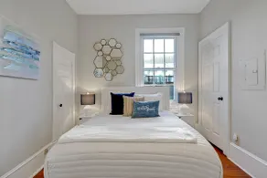 Savannah Suite on Front - Image 5