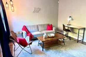 2BR Downtown Yorkville Apt by Fox River - Image 4
