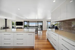 Flaxton Garden Home with Spectacular Coastal Views - Image 5