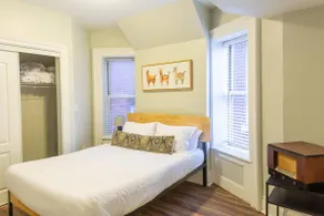 Charming Getaway Apartment in Midtown - Image 5