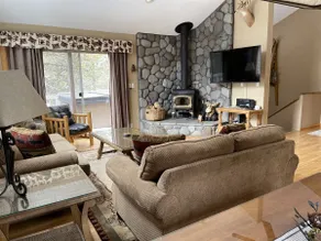 Hot tub, SHARC passes, A/C, bikes + quiet Sunriver location near river/trails - Image 5